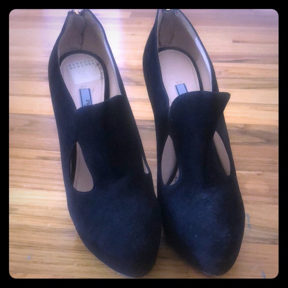 Prada Heels - Picture 1 of 7